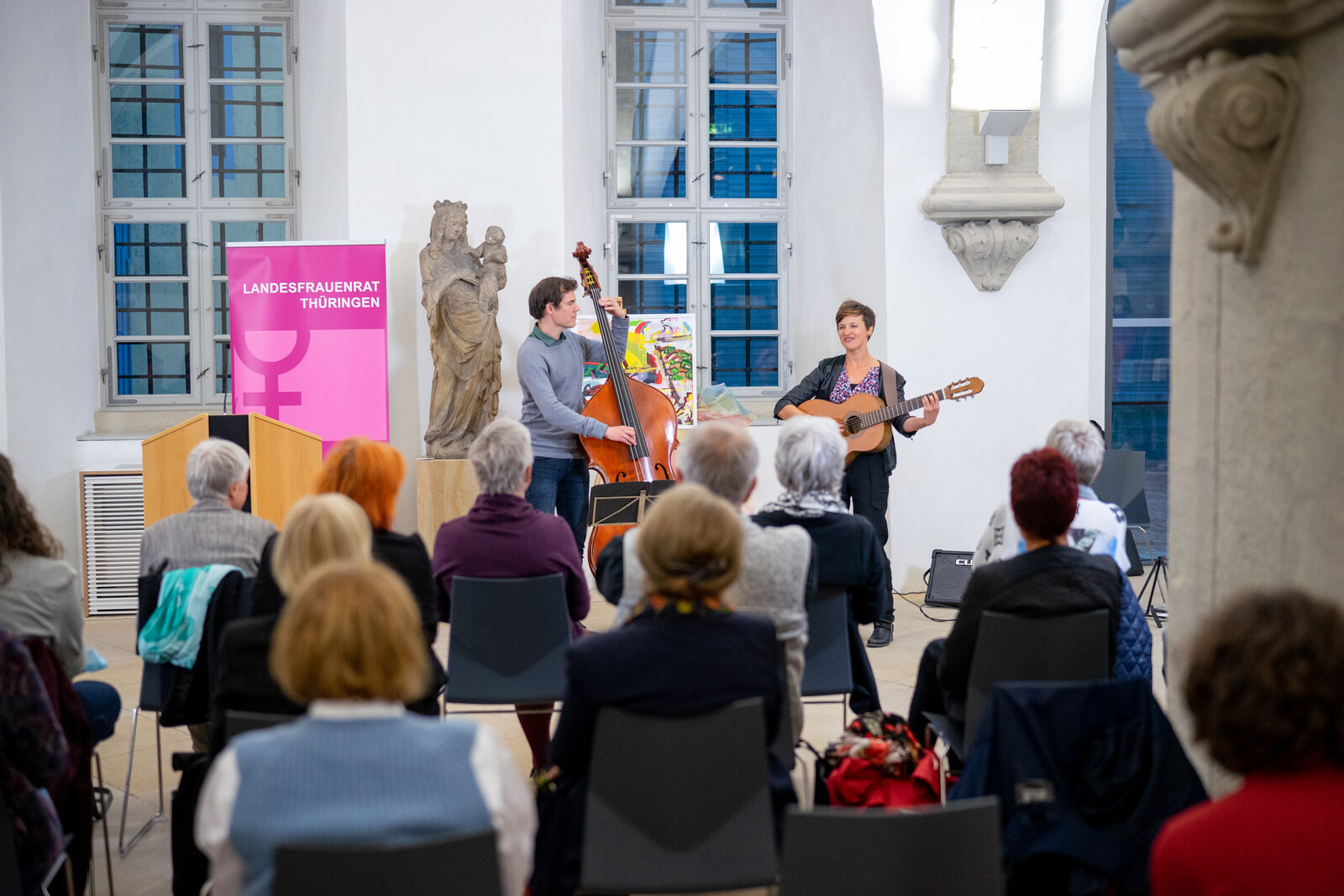 KAIROS-Preisverleihung, Musiker:innen Johannes Gräbner und Judith Antkowiak an ihren Instrumenten, Wolfram Schubert