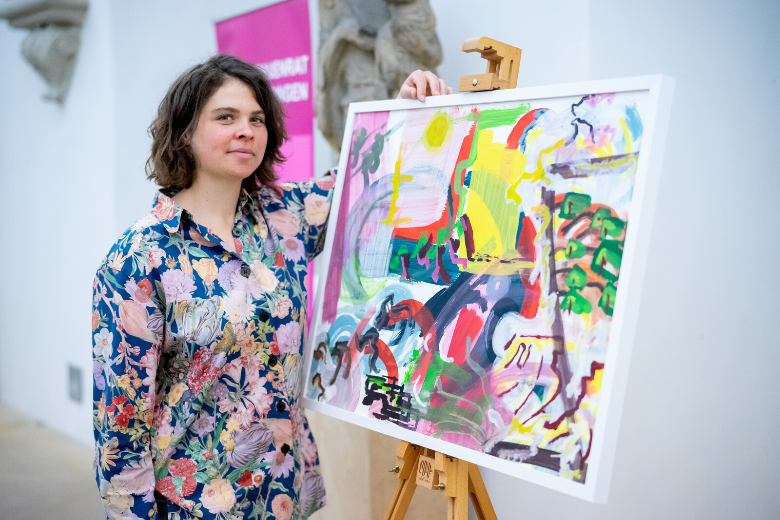 KAIROS-Preisverleihung, Künstlerin Martha Sengteller mit ihrem Kunstwerk "Früchte tragen", Wolfram Schubert